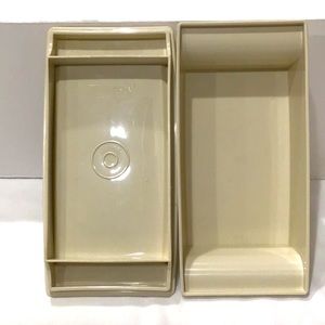 Tupperware Butter keeper, holds two sticks of butter EUC